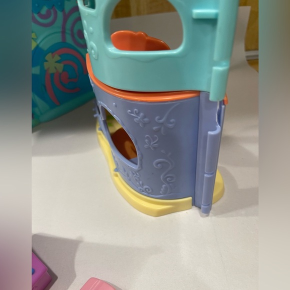 Littlest Pet Shop Biggest Littlest Pet Shop Playset House - Picture 11 of 12